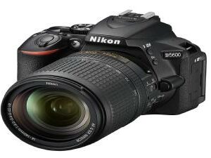 Camara digital reflex nikon d5600 18 - 55 - 24.2mp - tactil - full hd - tactil - wifi - bluetooth - estuche - libro